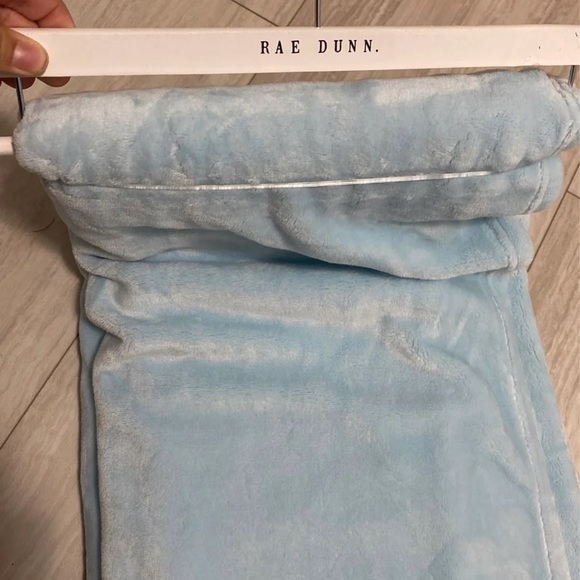 Rae Dunn hello spring blanket - Picture 3 of 3